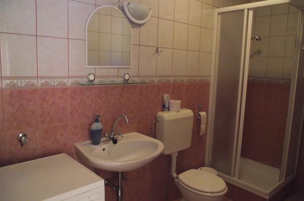 Radek Vendeghaz Es Apartman Halászi المظهر الخارجي الصورة